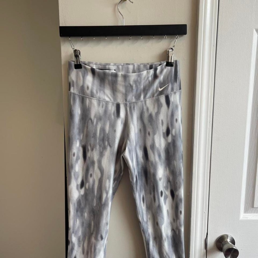 Nike Legend Leggings Womens Small Gray Abstract Dri-FIT Slim Fit Pant